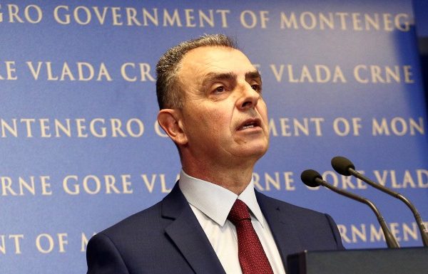 Hrapović mimo zakona poklonio mandate direktorima